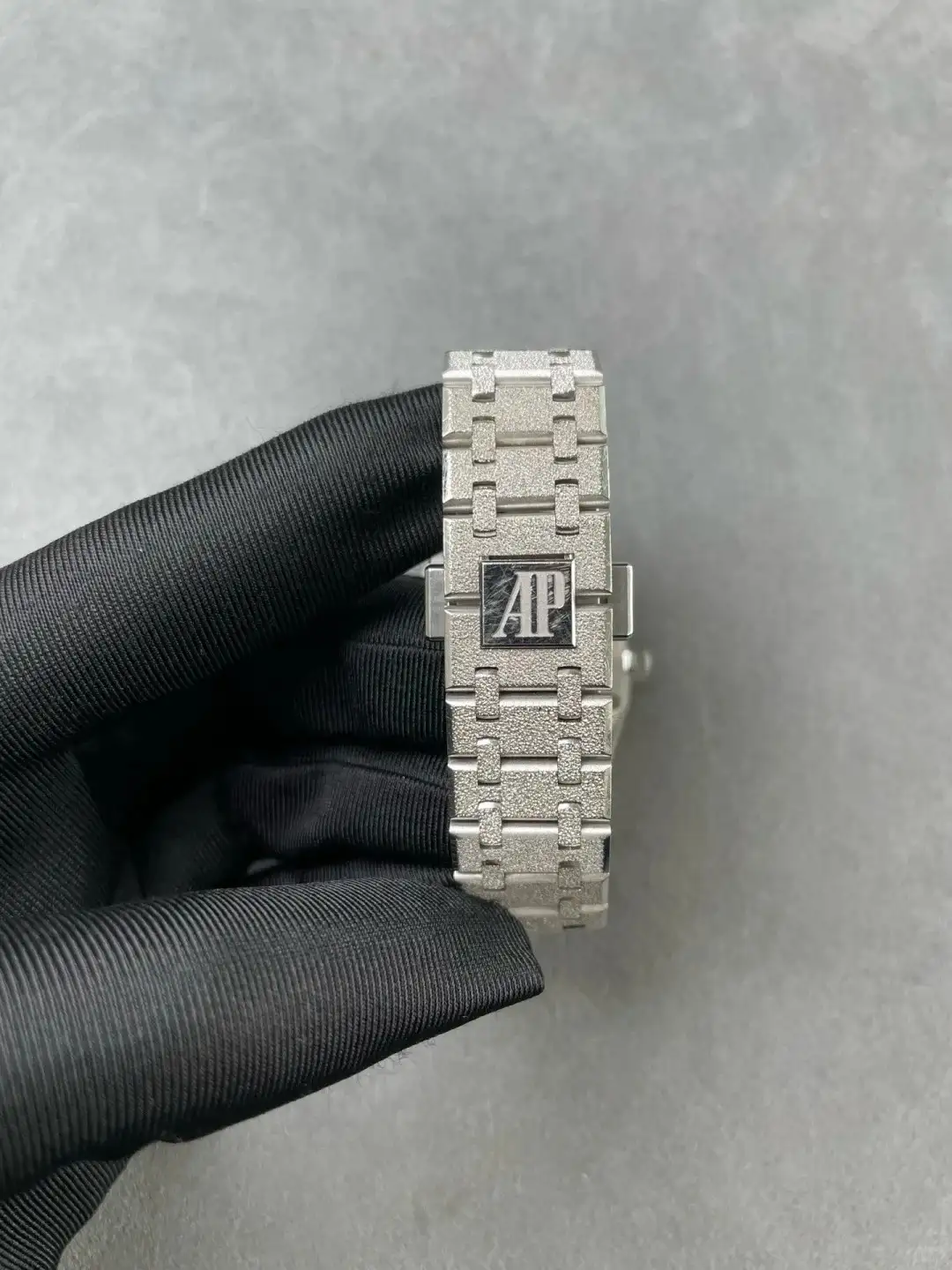 Audemars Piguet Royal Oak Frosted Gold Quartz Black 67653BC.GG.1263BC.02 - gallery