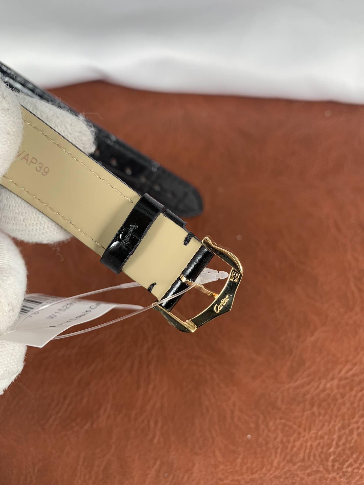 Cartier Tank Louis W1529756 Gold - gallery